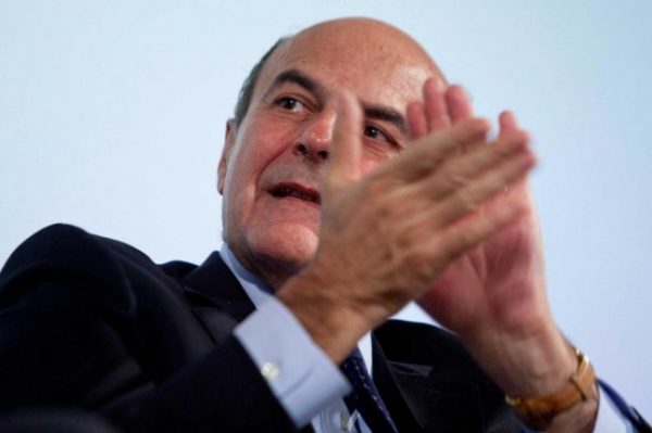 La Lurida: ‘Scoltae Pierluigzi… mo’ tè imparare a far la maglia, no?