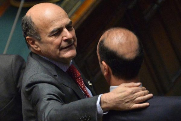 Pierluigi Bersani minaccia la scissione, ma anche no perché ha una parola sola, ma anche due