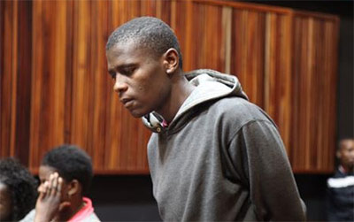 Sudafrica, l’assassino di una giovane lesbica presenziò ai funerali e offrì le condoglianze alla famiglia