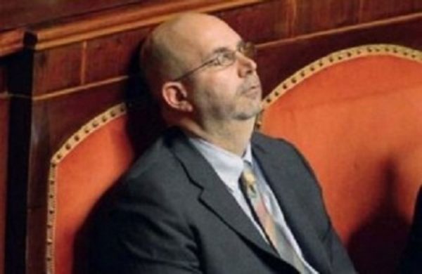 Le acrobazie di Vito Crimi su Radio Radicale