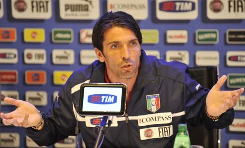 Buffon sull’omosessualità e il razzismo nel calcio, fatevi due risate
