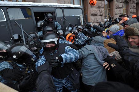 Amnesty International, campagna per porre fine all’impunità delle forze di polizia in Ucraina