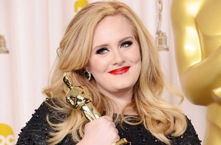 Stupidario statunitense, le canzoni di Adele fanno diventare gay