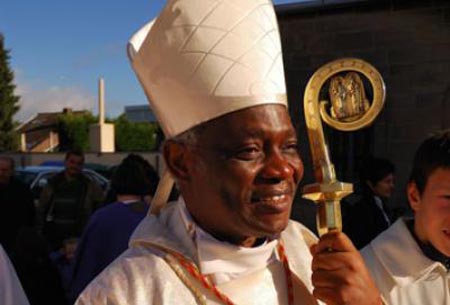 Cardinale ghanese contro le leggi antigay in Uganda, guardasse a casa propria