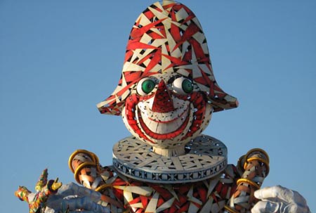 Martedì Grasso? Proviamo a mascherarci da esseri umani