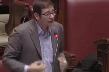 La Lurida: belissima gaffe a 5 Stelle: “Sarò breve e circonciso”, che con la Qultura non si scherza