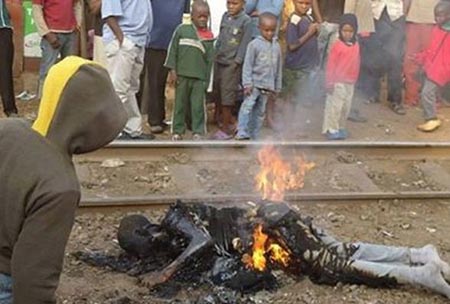 In Uganda avrebbero bruciato vivo un giovane gay, ma della notizia non c’è conferma ufficiale