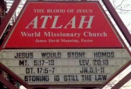 New York, lapidare i gay perchè “Gesù gli avrebbe lanciato pietre”