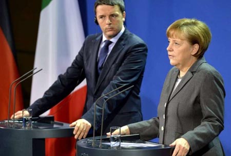 Renzi incassa l’appoggio di Angela Merkel, Grillo sputa bile