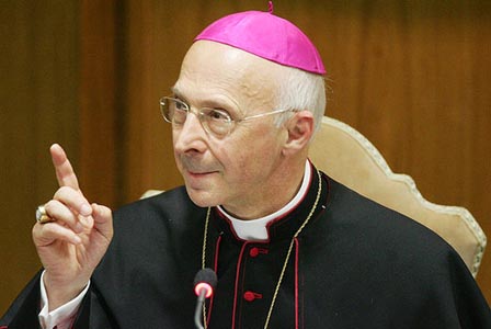 Bagnasco: “La Chiesa non denuncia i preti pedofili per tutelare le vittime”. E non si vergogna