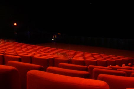 Pornocinema: atti osceni in luogo pubblico, ma non per tutti