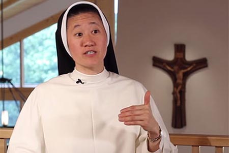Una suora, l’onanismo rende omosessuali… E lei Sorella, come lo sa?