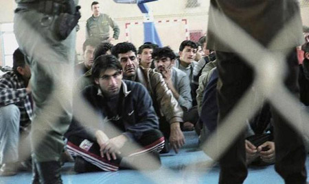 Amnesty, in Grecia espulsioni illegali e vergognose di rifugiati e migranti