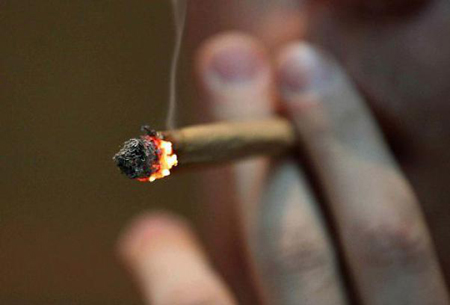 Droghe, passa la nuova legge che distingue tra “leggere” e “pesanti”