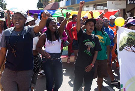 Sudafrica, 17enne lesbica violentata durante il Gay Pride