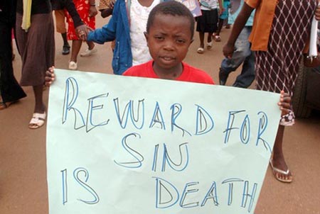 Camerun, coppia gay arrestata dopo la delazione del vicinato