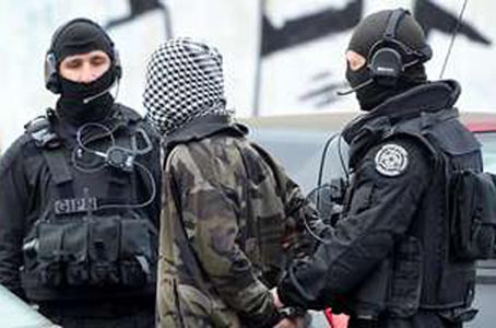 Francia, espulso un cittadino tunisino che reclutava jihadisti