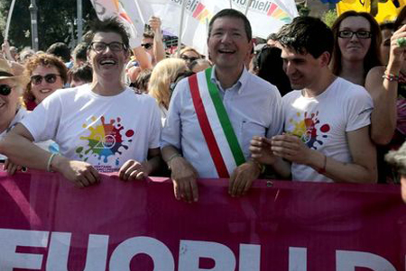 Roma Pride 2014, duecentomila sfilano cantando e ballando