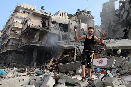 Quelli che fanno la guerra su Twitter per commentare le guerre degli altri