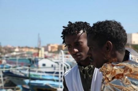 Nel mare di Lampedusa affonda un altro gommone: diciotto morti