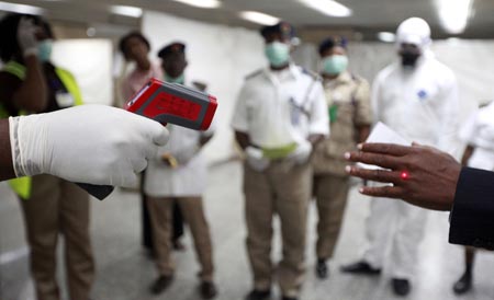 L’allarme in Italia rientra (è malaria); l’OMS annuncia che i morti per ebola sono 2.296 su 4.293 casi dichiarati