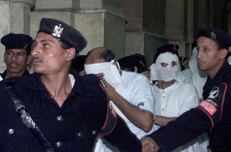 Egitto, sei condanne a due anni per omosessualità