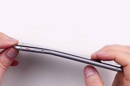 File lunghissime per acquistare iPhone a 839 euro (minimo), interessa?