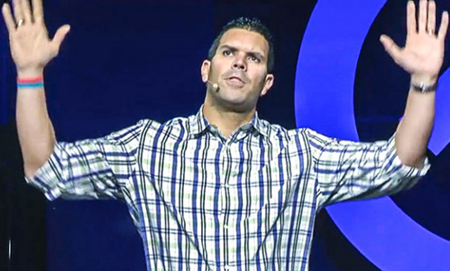 Il pastore battista: “dio vuole tutti gli omosessuali morti”