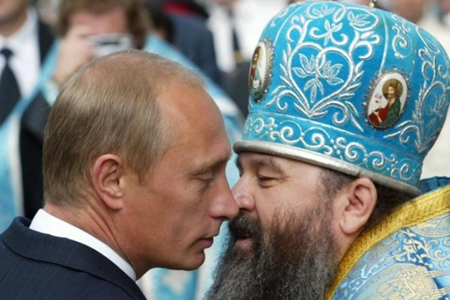 Esportare l’odio e le leggi antigay: il progetto parte da Mosca