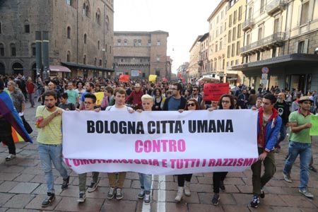Sentinelle in Piedi, Forza Nuova e manganellate, poi i commenti di Adinolfi: non ci si fa mancare nulla