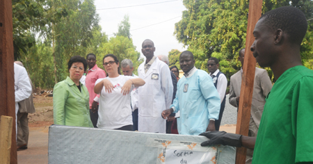 Ebola, medico italiano in isolamento