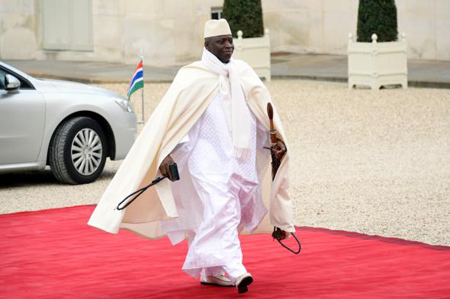 Gambia, il presidente Jammeh firma l’ergastolo per gli omosessuali