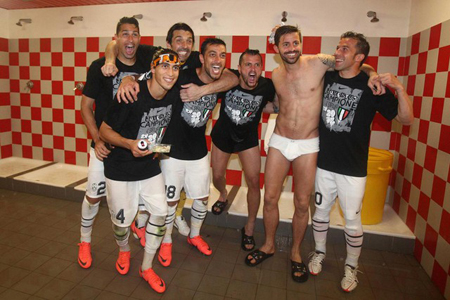 E’ vuoto, dura poco e costa un sacco di soldi: non sembra ma parliamo di calcio