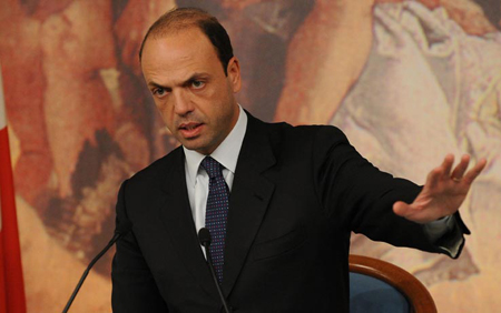 “Attivi!”, di Tito Gaudio: Alfano, il trionfo dell’incapacità