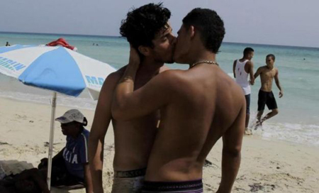 Tunisia, otto mesi di prigione perché “sembravano gay”