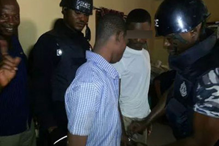 Ghana, mob anti-gay con morto sparato dalla polizia: accusati gli insegnanti