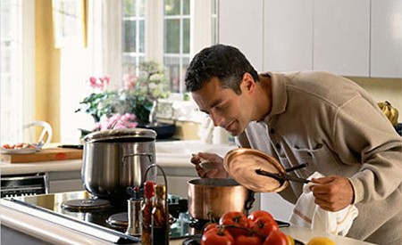 Siete uomini e amate cucinare? State per diventare gay, parola di Pentecostali