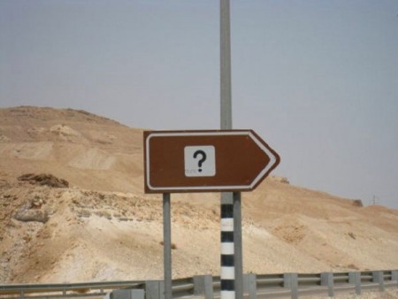 Croci glitterate, stilisti filosofi e Malgioglio: se questo è parlare di diritti capisco molte cose