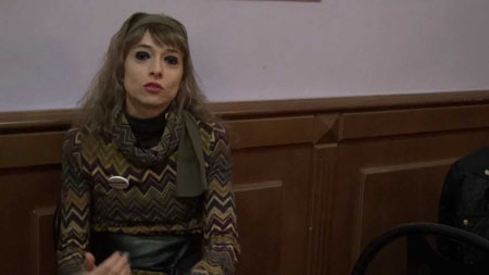 Il Movimento 5 Stelle vuole le scuse di Elton John per le offese al “made in Italy”: straparlano