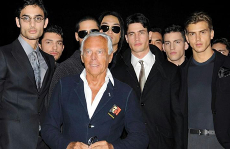 “Non vestitevi da omosessuali”. Armani, il nuovo vate della tolleranza made in Italy