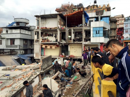 L’orrendo sciacallaggio di certi media sul terremoto in Nepal e sulle vittime