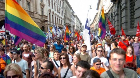 Stagione di Gay Pride, con l’insopportabile buonismo di certo attivismo ellegibiti