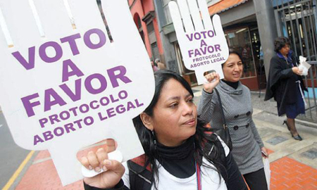 Il Perù vota una legge che impedirà alle donne stuprate di abortire, cristiana compassione