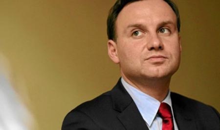 Polonia, ultranazionalisti no-Europa vincono con il candidato Duda