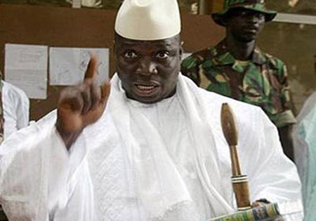 Il presidente del Gambia: “Taglierò la gola ai gay e i bianchi non mi fermeranno”! Maschione…