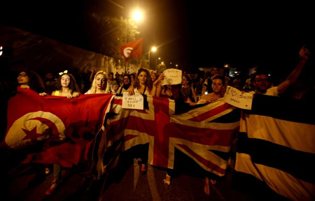 Tunisia, primi arresti nel dopo attentato. Terroristi addestrati dall’Isis in Libia