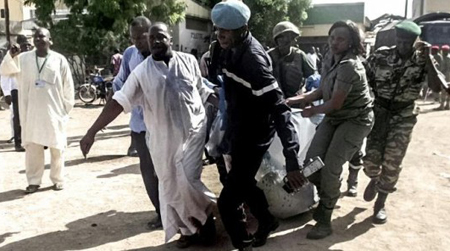 Camerun, Boko Haram imbottisce una bambina di esplosivo e la fa saltare in aria: 20 morti