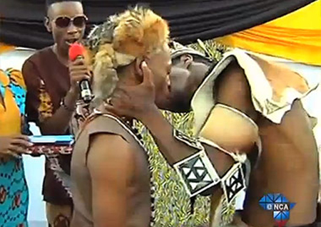 Ricordate i due bei pupi uniti nel primo matrimonio egualitario tradizionale d’Africa? Divorziarono