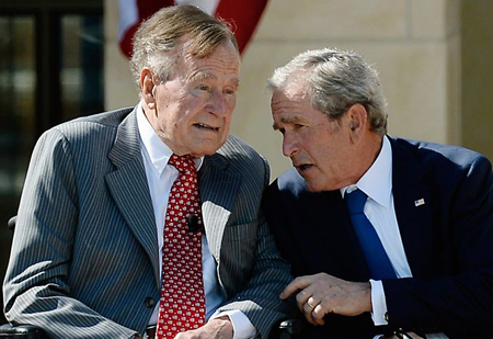 George Bush padre cade e si rompe una vertebra