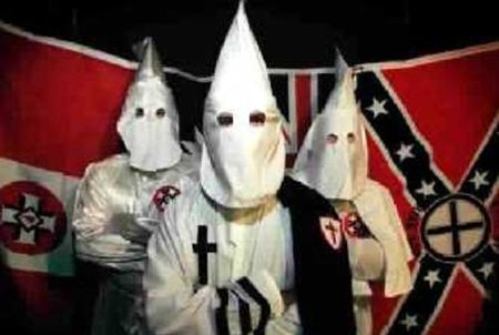 Ritorna il Ku Klux Klan, l’estrema destra suprematista statunitense rivivve